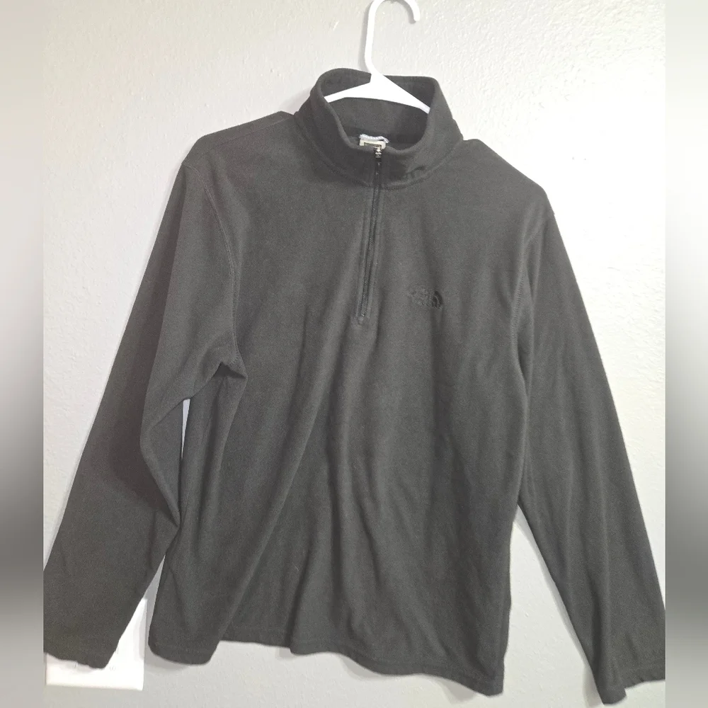 FINAL SALE! $8 The North Face TKA 100 Black Sweater Size small